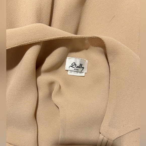 Sally USA, asymmetrical evening dress with embellishments. Sz 6 - Picture 7 of 9